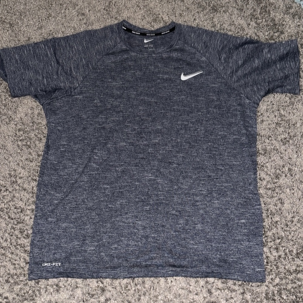 Nike Men’s Athletic Shirt - Picture 2 of 3
